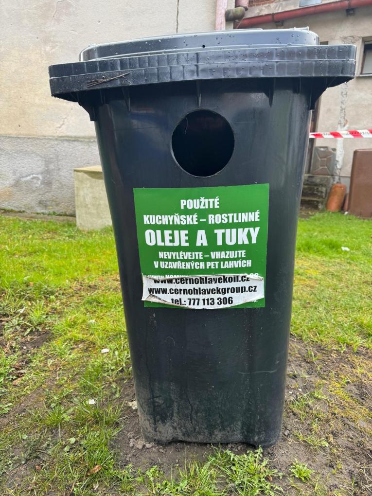 Popelnice na rostlinný olej.